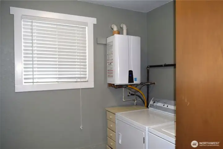 Tankless hot water, never run out! Tankless hot water, never run out!