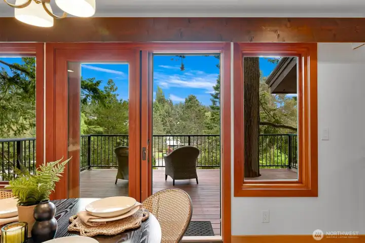 Dine alfresco any time of day with gorgeous southside territorial views. Dine alfresco any time of day with gorgeous southside territorial views.