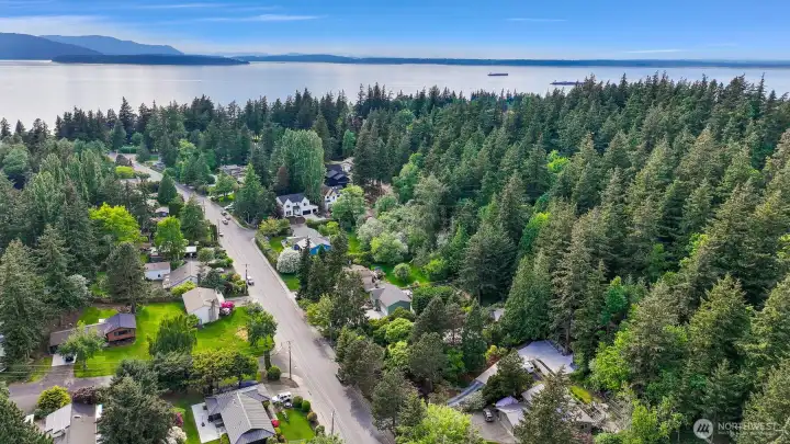 Located in desirable Edgemoor. Located in desirable Edgemoor.