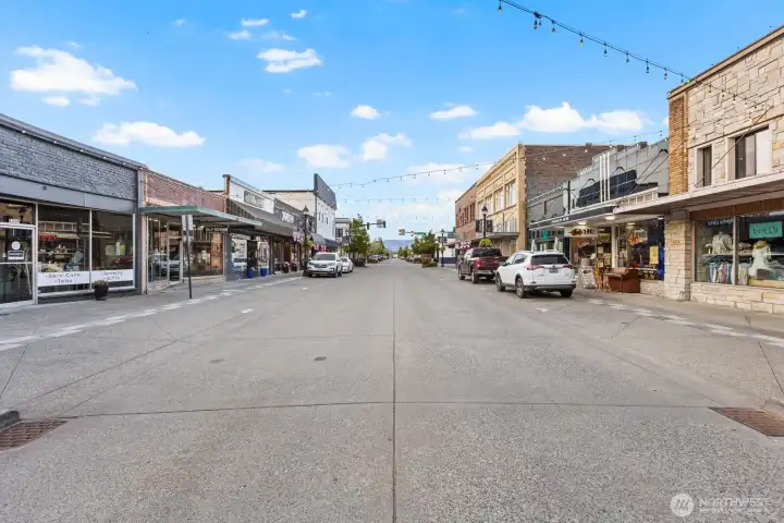 Walkable to downtown Enumclaw