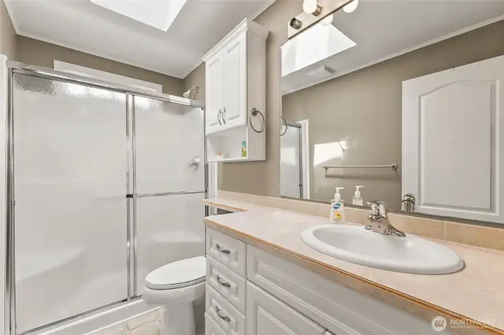 2nd Bathroom 2nd Bathroom