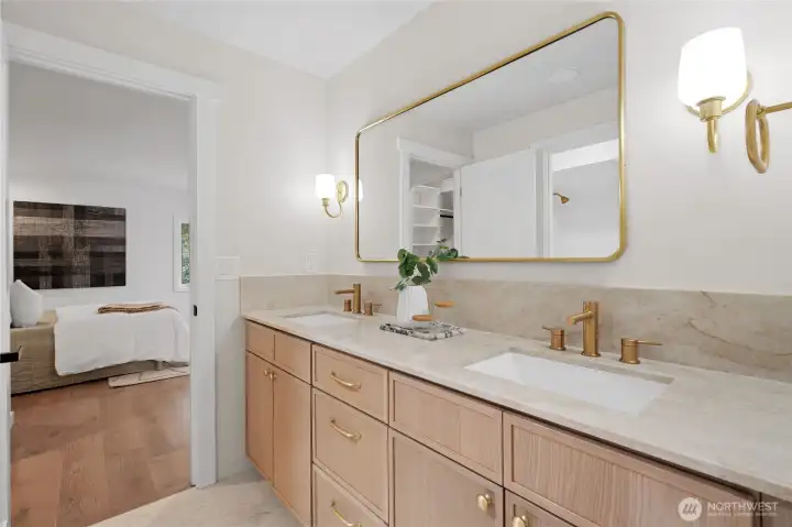 Jack & Jill FULL Bath Jack & Jill FULL Bath