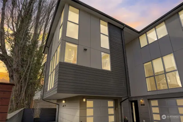 Newly painted townhome in the heart of Fremont!