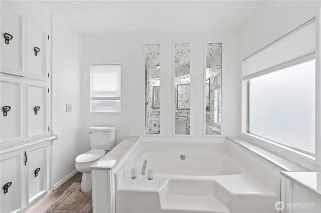 Master Bathroom Shot-2