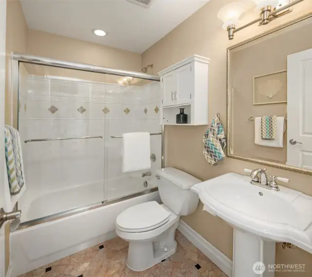 2nd bath on lowest level.