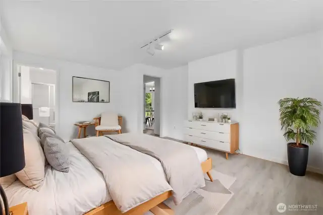 Virtually staged: Oversized main suite with ensuite bath