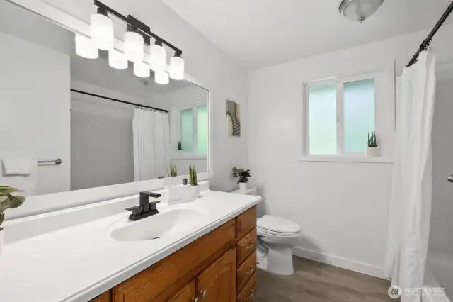 Refreshed full guest bath