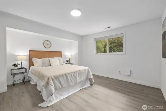 3rd bedroom, on the right