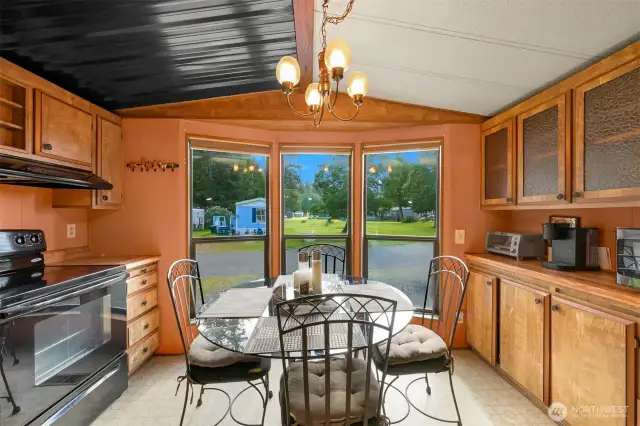 Eat-in kitchen