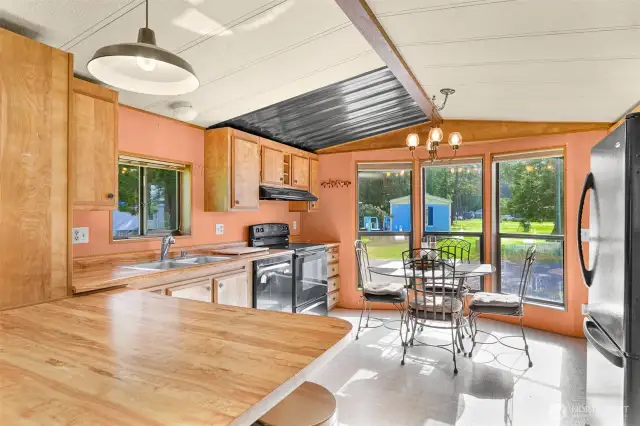 Eat-in kitchen