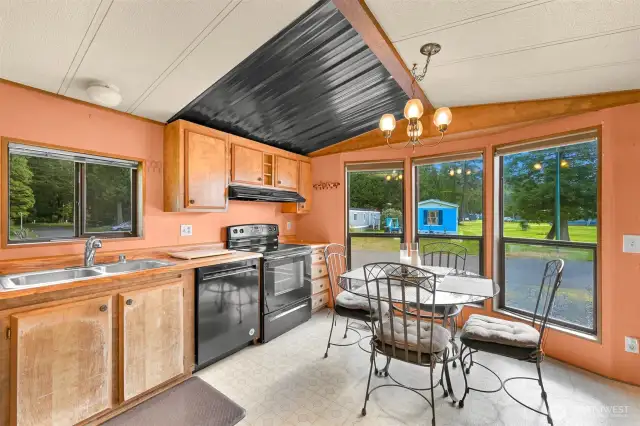 Eat-in kitchen
