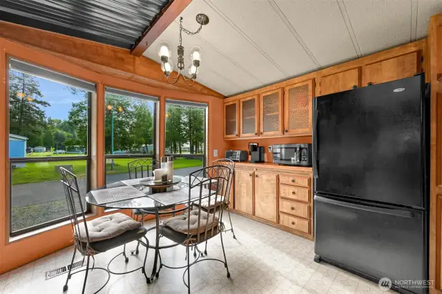 Eat-in kitchen