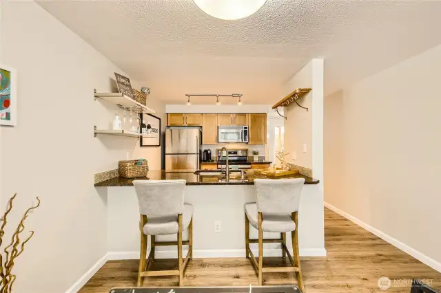 Great bar eating area or enough counter space to work from your kitchen