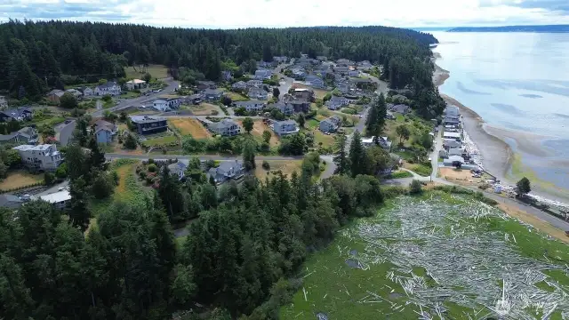1 1/4 acre parcel overlooking Elger Bay