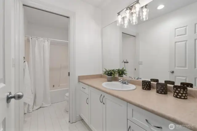 Well-appointed full-sized bath on the upper level.