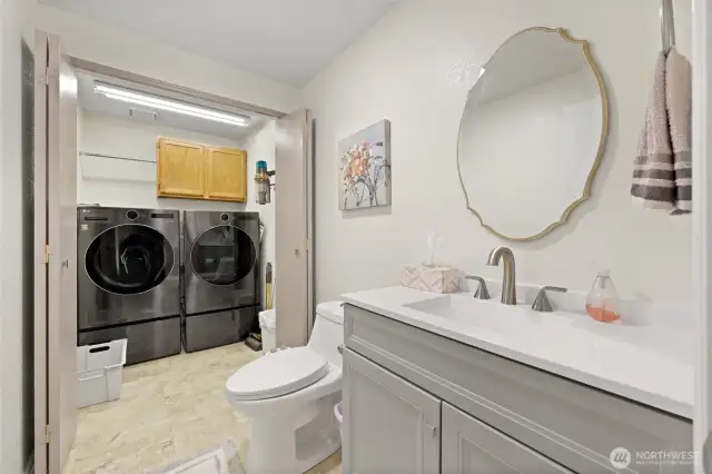 Laundryroom in Main Floor Bath