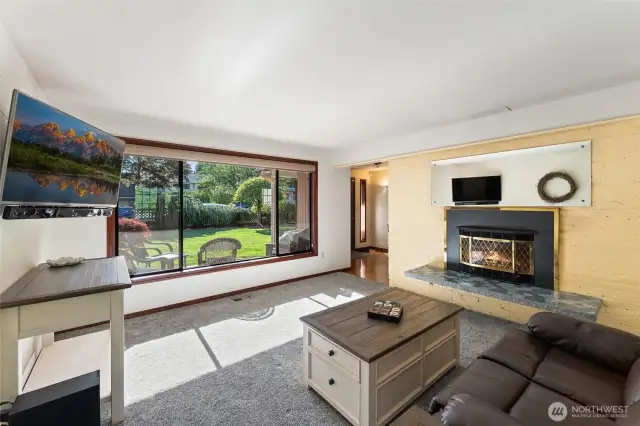 Natural light/ cozy gas fireplace