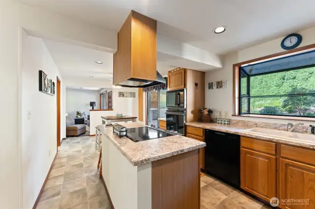 Island with 2nd stove/oven