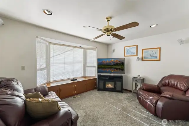 Paddle fans ,Central A/C, Natural light!