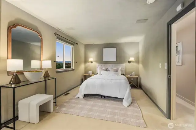 Bedroom w/ Nook