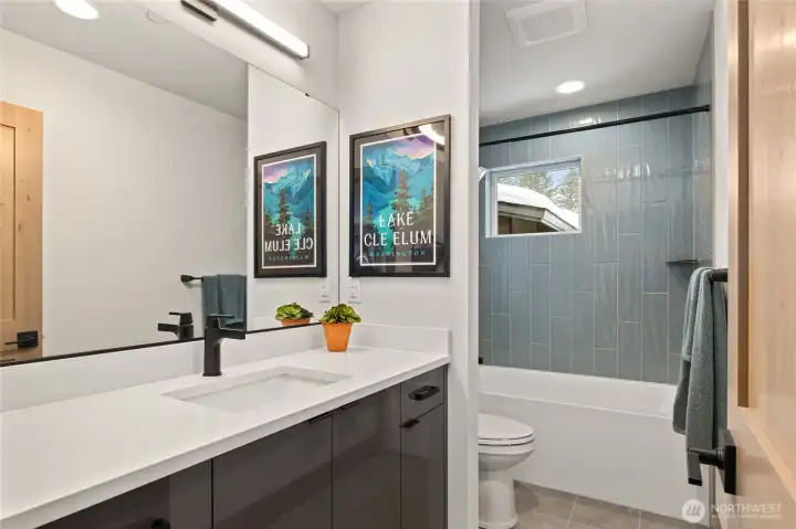 Upstairs hall full-bathroom