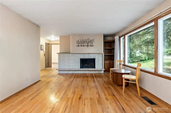 Sweet living room with faireplace