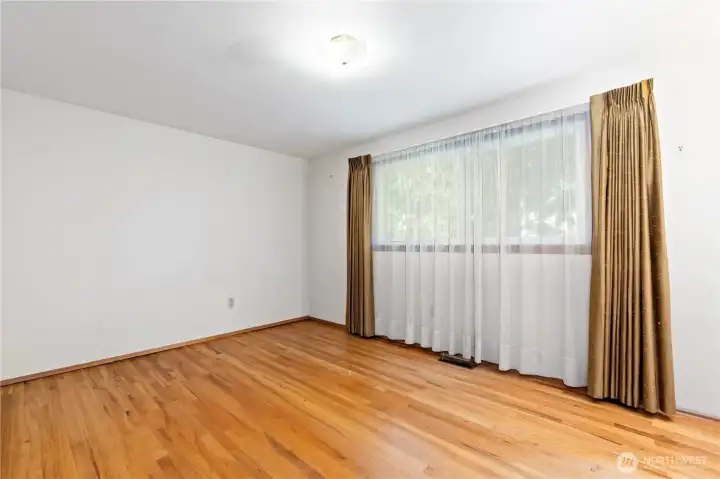 Bedroom on street side