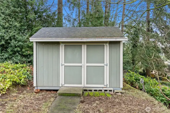 Solid workshop or storage Power and water