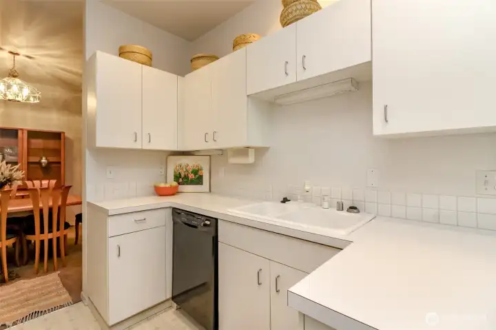 Clean and well maintained kitchen