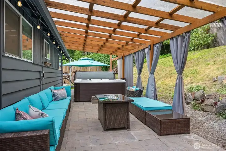 Hot tub & outdoor furniture stays!