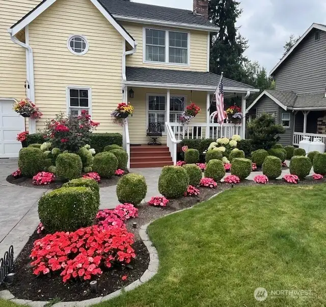 Offered for the first time! This meticulously maintained residence presents a rare opportunity to own in Brackett's Landing community. Thoughtfully curated by its original owner, every detail reflects pride of ownership and timeless craftsmanship. Spring time floral melody! Offered for the first time! This meticulously maintained residence presents a rare opportunity to own in Brackett's Landing community. Thoughtfully curated by its original owner, every detail reflects pride of ownership and timeless craftsmanship. Spring time floral melody!