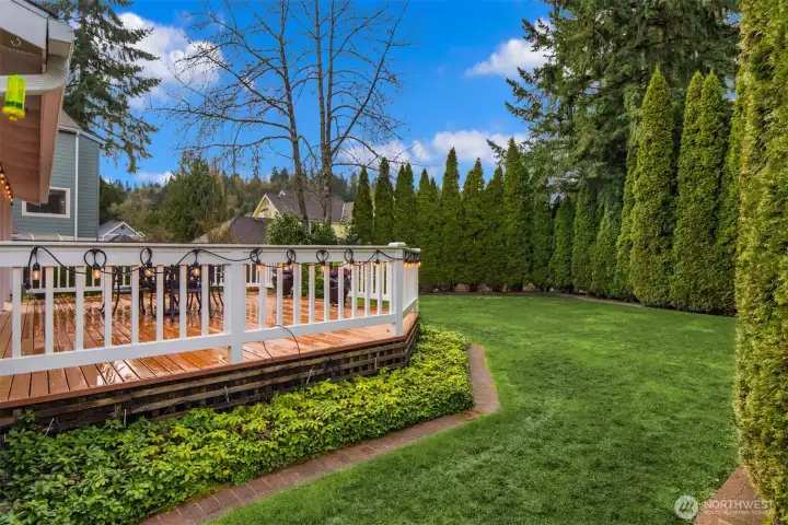Manicured side yard. Landscape maintenance paid through 2026! Manicured side yard. Landscape maintenance paid through 2026!