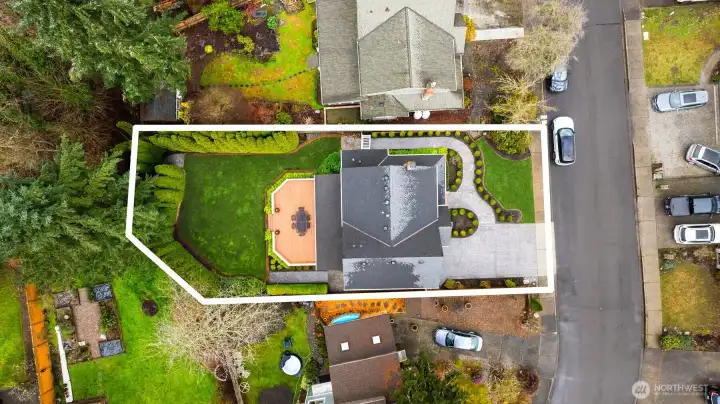 Meticulously maintained. Flowers blossoming throughout the year with drip drains installed for individual hanging baskets and pots. Meticulously maintained. Flowers blossoming throughout the year with drip drains installed for individual hanging baskets and pots.