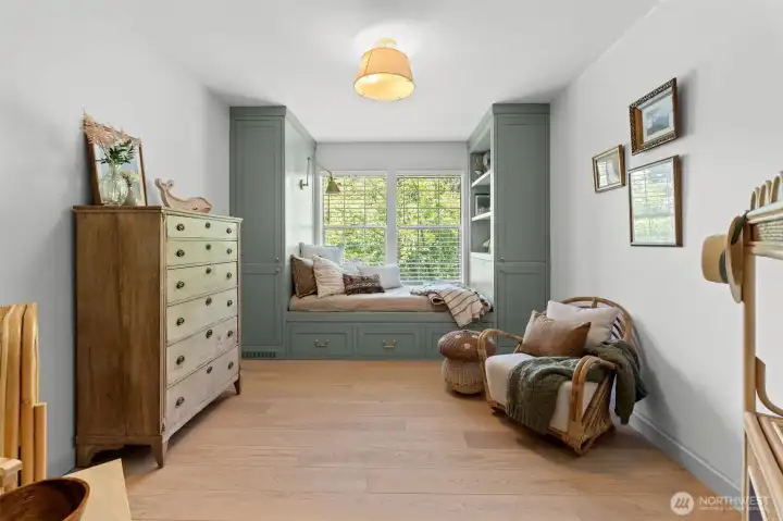 built in bunk bed 3rd bedroom