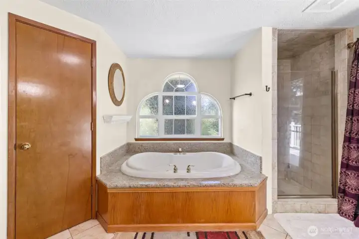 Jetted Primary Tub