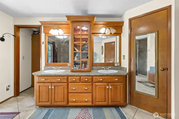 Dual vanities in primary/walk in closet to the left