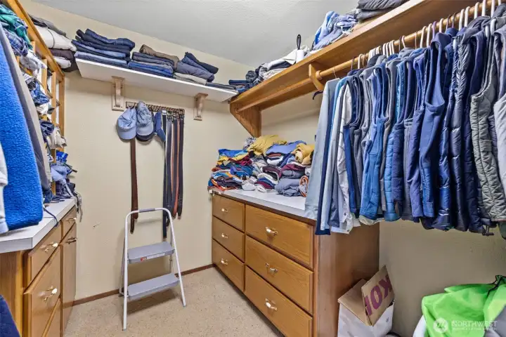 Primary walk in closet