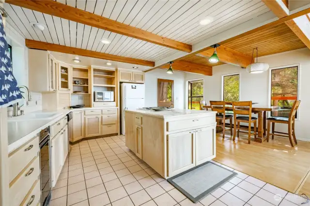 Flow from kitchen, dining area and living room