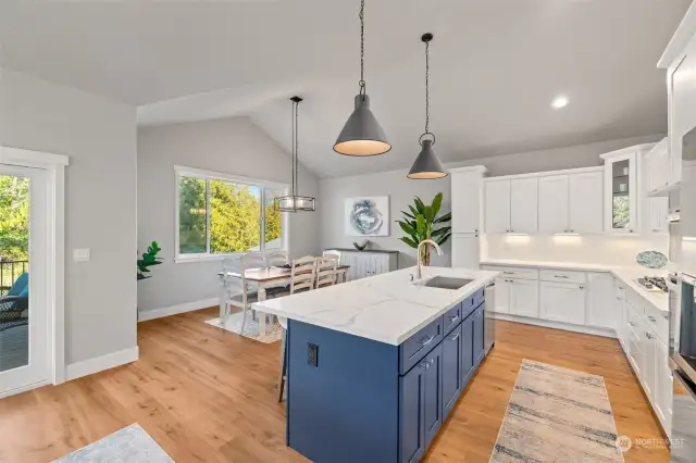 Functional and stylish, this kitchen features high-end finishes and plenty of storage, making it ideal for both cooking and entertaining.