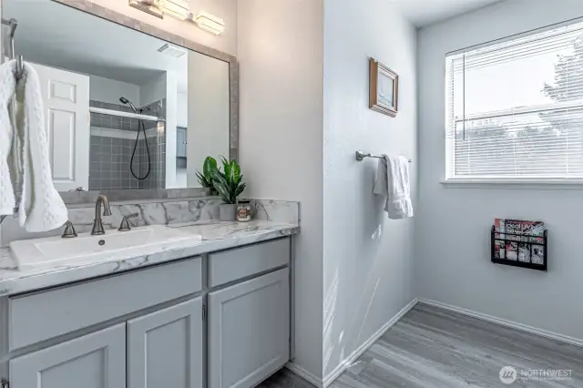 Secondary bathroom upstairs.