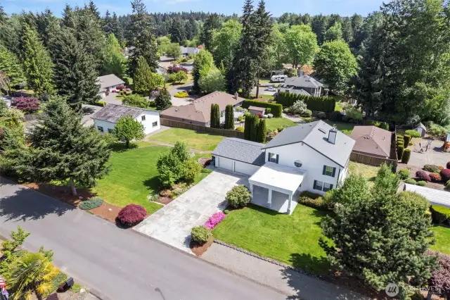 Corner lot, mature landscaping, and brand. new septic drain field.