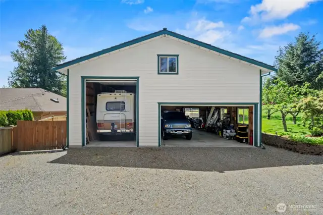Large RV currently parked in the RV bay. Agents see supplements for shop dimensions.