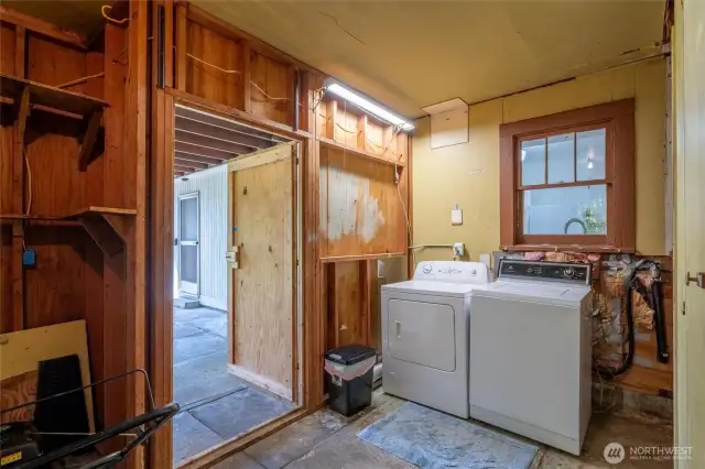 The laundry shed has it's own separate exterior entrance and offer room for both storage and laundry.
