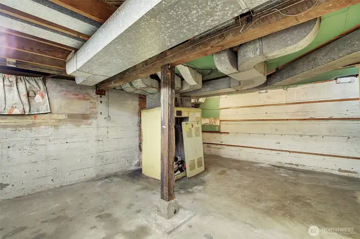 Oil Furnace has an above ground tank on the side yard.