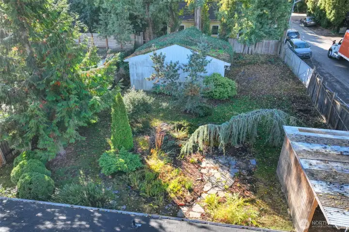 Looking South showing large lot and garage structure.