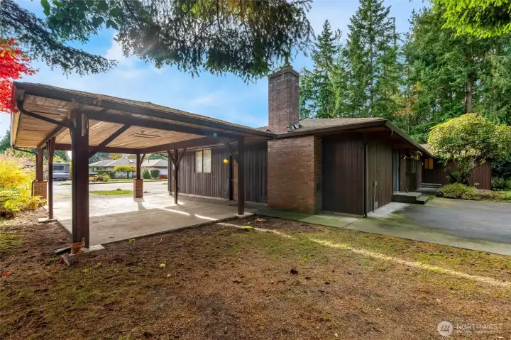 There’s room for up to 10 vehicles—perfect for car enthusiasts or large families.