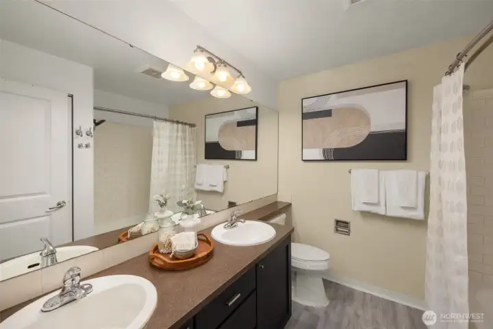 Hallway bathroom directly across from bedrooms for easy acces