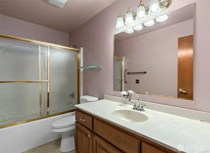 Full guest bathroom