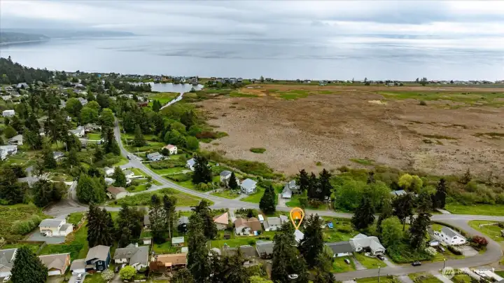 You can see Admirals Lake next to the private beach.