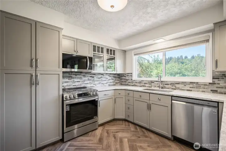 Kitchen w/Stainless Steel Appliances